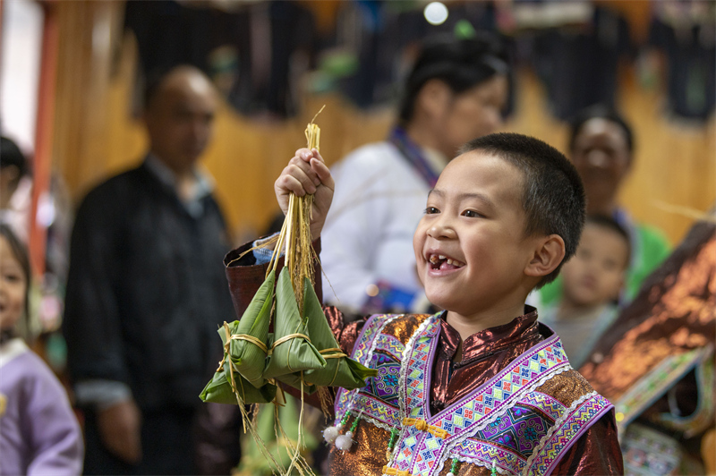Επαρχία Γκουεϊτζόου: Καλωσορίζοντας με χαρά την «Ημέρα του Παιδιού»