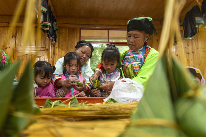 Επαρχία Γκουεϊτζόου: Καλωσορίζοντας με χαρά την «Ημέρα του Παιδιού»