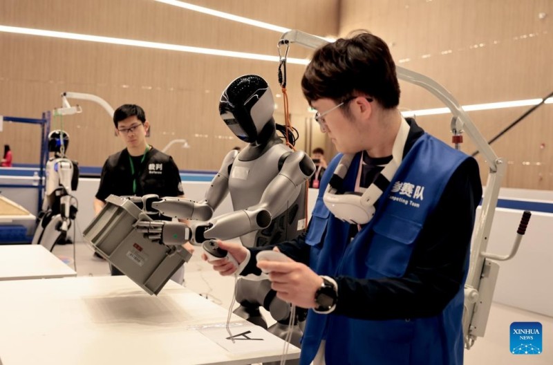 Ρομπότ συμμετέχει σε διαγωνισμό χειρισμού κιβωτίων τροφοδοσίας