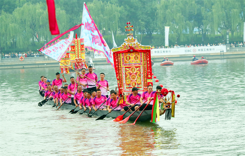 Πεκίνο: Αγώνες με Βάρκες Δράκου στο Μεγάλο Κανάλι