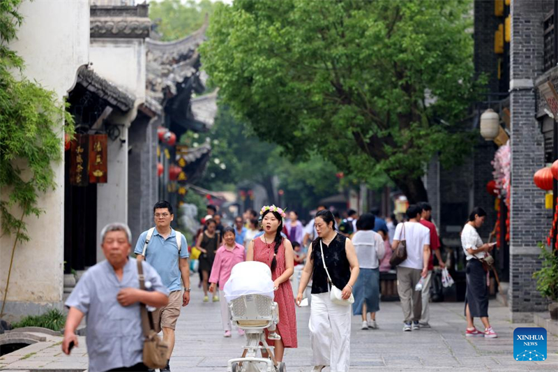 Τα εγχώρια ταξίδια της Κίνας αυξήθηκαν κατά 5,7% κατά τη διάρκεια των ετήσιων διακοπών Ντουανγού