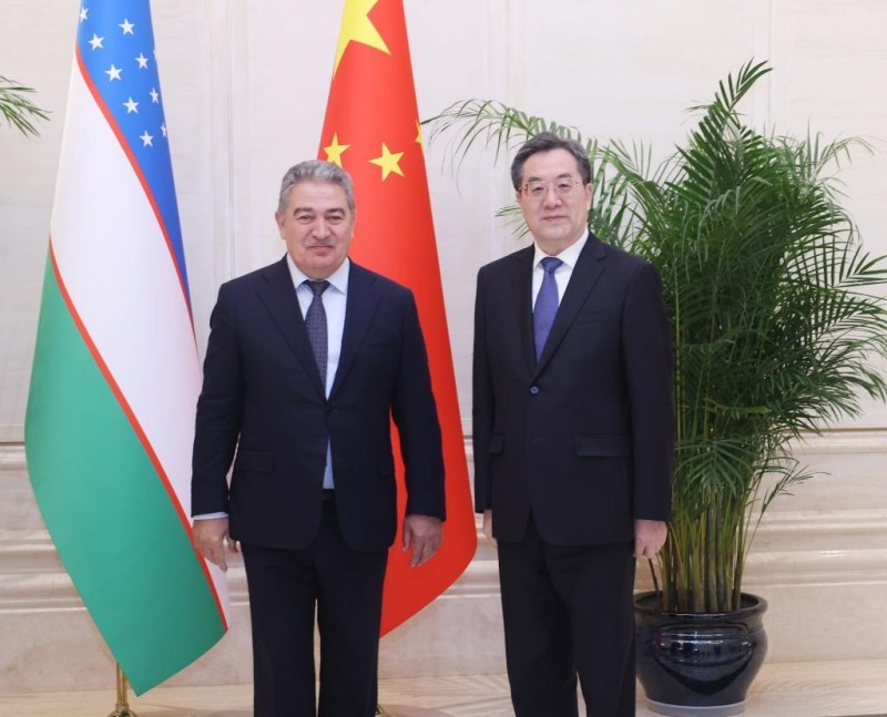 Ο Κινέζος αντιπρόεδρος συναντά ξένους προσκεκλημένους που συμμετέχουν στη διάσκεψη «Μια Ζώνη, Ένας Δρόμος»