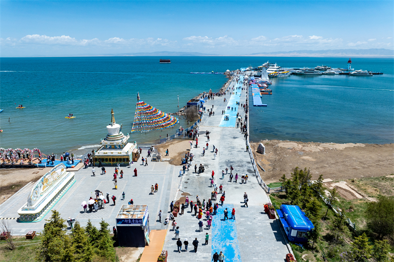 Επαρχία Τσινγκχάϊ: Το όμορφο τοπίο της λίμνης Τσινγκχάϊ προσελκύει επισκέπτες
