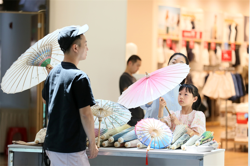 Επαρχία Σιτσουάν: Η αγορά της άυλης πολιτιστικής κληρονομιάς σφύζει από κόσμο