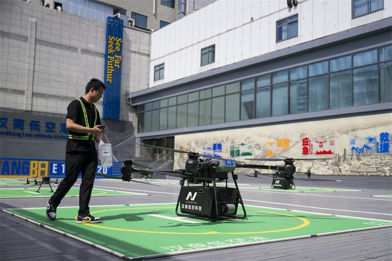 Νέες διαδρομές drone τέθηκαν σε λειτουργία στην πόλη Γουχάν