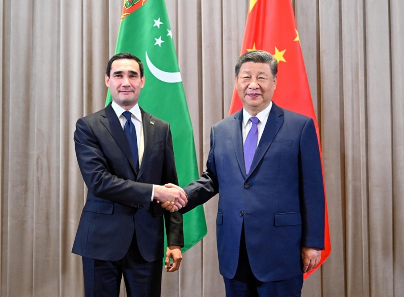 Ο Πρόεδρος Σι συναντά τον Πρόεδρο του Τουρκμενιστάν Σερντάρ Μπερντιμουχαμέντοφ