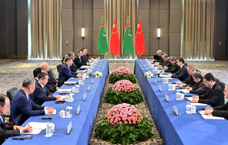 Ο Πρόεδρος Σι συναντά τον Πρόεδρο του Τουρκμενιστάν Σερντάρ Μπερντιμουχαμέντοφ