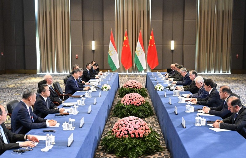 Ο Πρόεδρος Σι καλεί την Κίνα και το Τατζικιστάν να επεκτείνουν την κλίμακα του διμερούς εμπορίου και των επενδύσεων