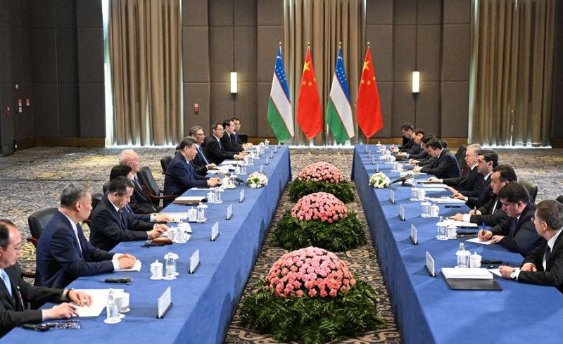 Ο Πρόεδρος Σι ζητά ενίσχυση των εμπορικών και επενδυτικών δεσμών Κίνας-Ουζμπεκιστάν