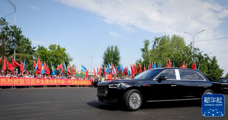 Ο Σι Τζινπίνγκ αναχωρεί από την Αστάνα μετά τη συμμετοχή του στη 2η Σύνοδο Κορυφής Κίνας-Κεντρικής Ασίας