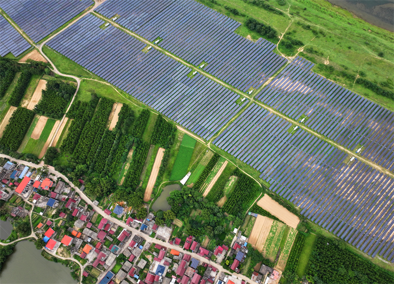 Επαρχία Τζιανγκσί: Η παραγωγή ηλεκτρικής ενέργειας από φωτοβολταϊκά συμβάλλει στην ανάπτυξη χαμηλών εκπομπών άνθρακα