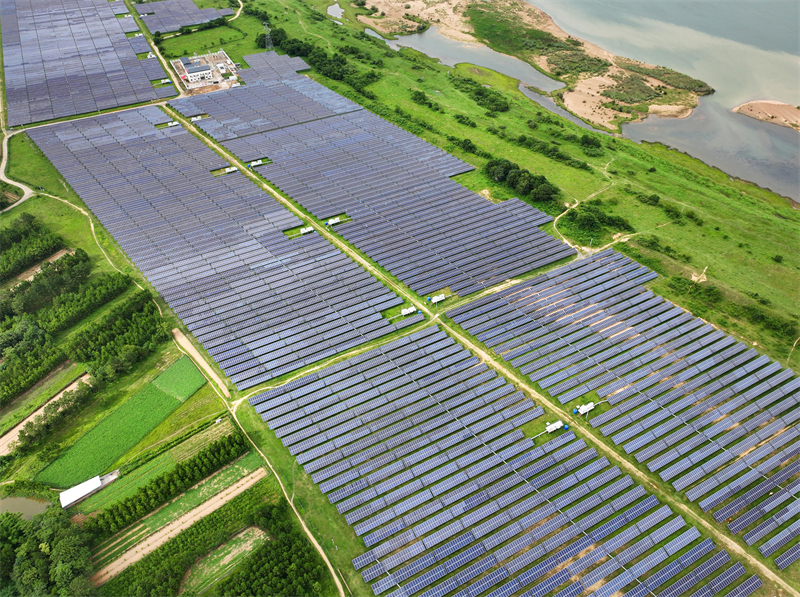 Επαρχία Τζιανγκσί: Η παραγωγή ηλεκτρικής ενέργειας από φωτοβολταϊκά συμβάλλει στην ανάπτυξη χαμηλών εκπομπών άνθρακα