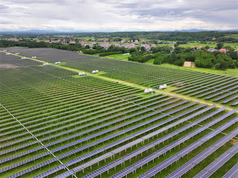 Επαρχία Τζιανγκσί: Η παραγωγή ηλεκτρικής ενέργειας από φωτοβολταϊκά συμβάλλει στην ανάπτυξη χαμηλών εκπομπών άνθρακα