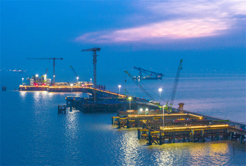 Επαρχία Τζετζιάνγκ: Επιταχύνεται η κατασκευή της Διαθαλάσσιας Σιδηροδρομικής Γέφυρας του Κόλπου Χανγκτζόου