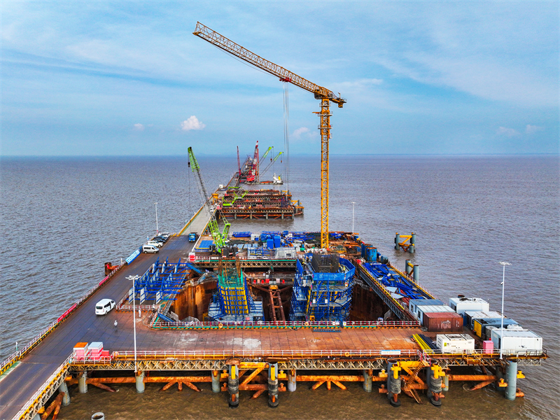 Επαρχία Τζετζιάνγκ: Επιταχύνεται η κατασκευή της Διαθαλάσσιας Σιδηροδρομικής Γέφυρας του Κόλπου Χανγκτζόου