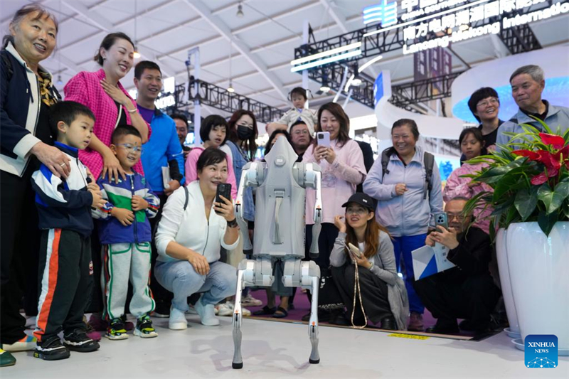 Εκθέματα υψηλής τεχνολογίας στην 9η Έκθεση Κίνας-Νότιας Ασίας στην πόλη Κουνμίνγκ