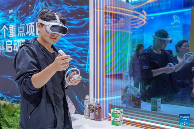 Εκθέματα υψηλής τεχνολογίας στην 9η Έκθεση Κίνας-Νότιας Ασίας στην πόλη Κουνμίνγκ