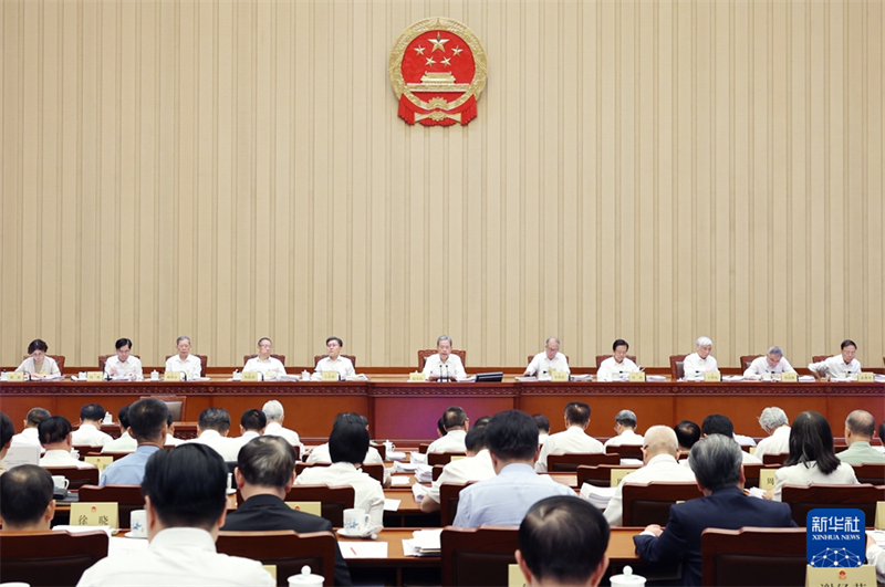Η Μόνιμη Επιτροπή του 14ου Εθνικού Λαϊκού Συνεδρίου πραγματοποιεί την 16η σύνοδό της στο Πεκίνο της Κίνας, στις 24 Ιουνίου 2025. (Φωτογραφία / Xinhua)