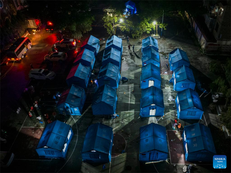 Διάσωση σε εξέλιξη στις πληγείσες από τις πλημμύρες κομητείες της επαρχίας Γκουεϊτζόου