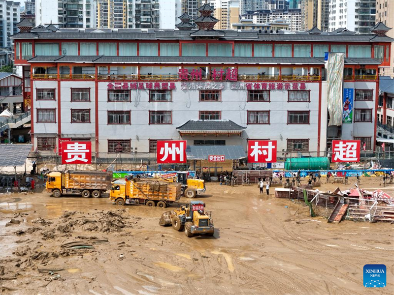 Διάσωση σε εξέλιξη στις πληγείσες από τις πλημμύρες κομητείες της επαρχίας Γκουεϊτζόου