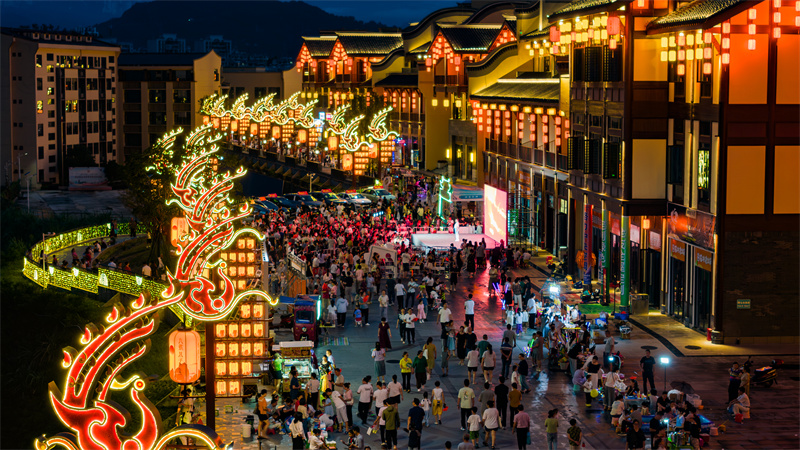 Επαρχία Χουμπέι: Η νυχτερινή αγορά ανθίζει με πλήθος κόσμου