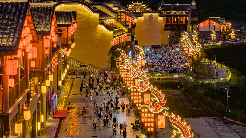 Επαρχία Χουμπέι: Η νυχτερινή αγορά ανθίζει με πλήθος κόσμου