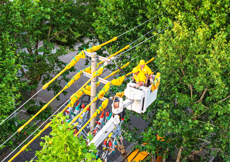 Επαρχία Τζιανγκσού: Εργασίες χωρίς διακοπή ρεύματος παρά τη ζέστη για τη διασφάλιση της ηλεκτροδότησης των πολιτών