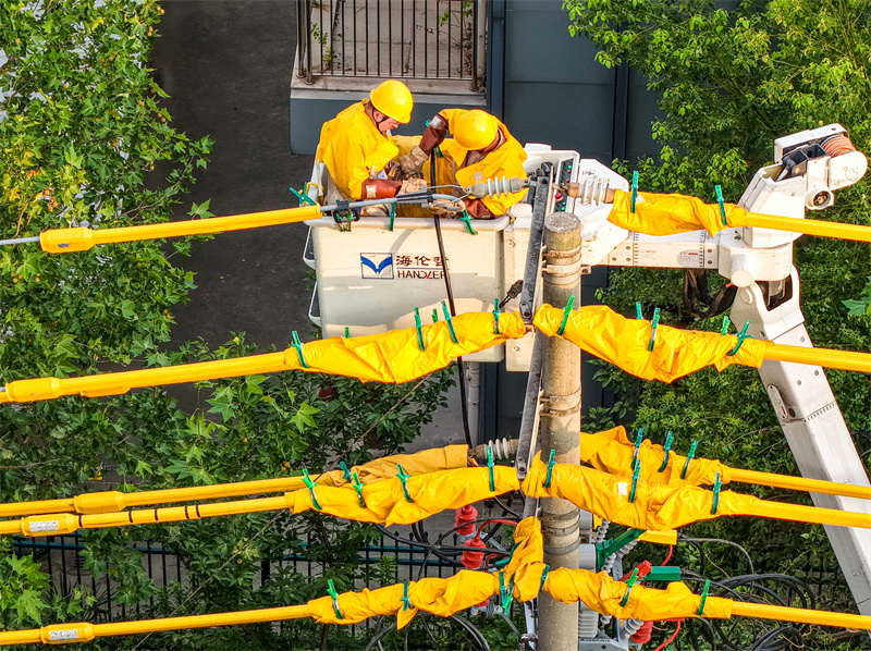 Επαρχία Τζιανγκσού: Εργασίες χωρίς διακοπή ρεύματος παρά τη ζέστη για τη διασφάλιση της ηλεκτροδότησης των πολιτών