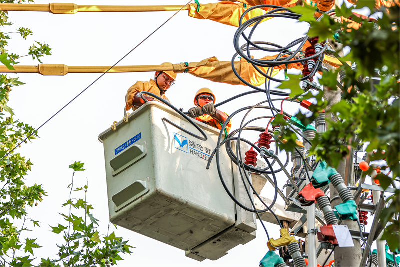 Επαρχία Τζιανγκσού: Εργασίες χωρίς διακοπή ρεύματος παρά τη ζέστη για τη διασφάλιση της ηλεκτροδότησης των πολιτών