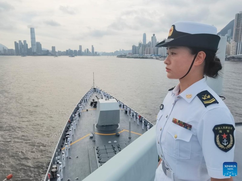 Ναυτικός στόλος με επικεφαλής το αεροπλανοφόρο Σαντόνγκ φτάνει στο Χονγκ Κονγκ