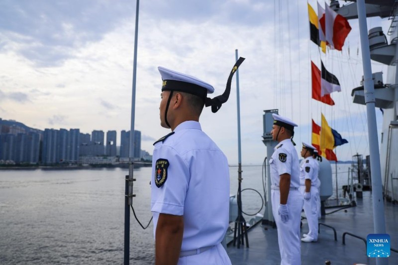 Ναυτικός στόλος με επικεφαλής το αεροπλανοφόρο Σαντόνγκ φτάνει στο Χονγκ Κονγκ