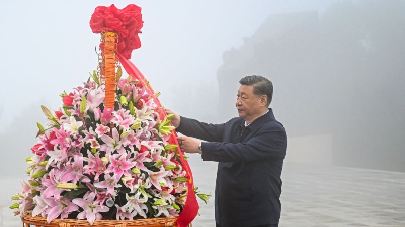 Ο Κινέζος Πρόεδρος αποτίει φόρο τιμής στους μάρτυρες του πολέμου αντίστασης κατά της ιαπωνικής επιθετικότητας