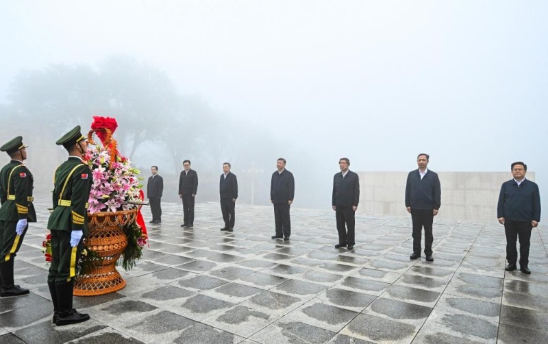 Ο Κινέζος Πρόεδρος αποτίει φόρο τιμής στους μάρτυρες του πολέμου αντίστασης κατά της ιαπωνικής επιθετικότητας