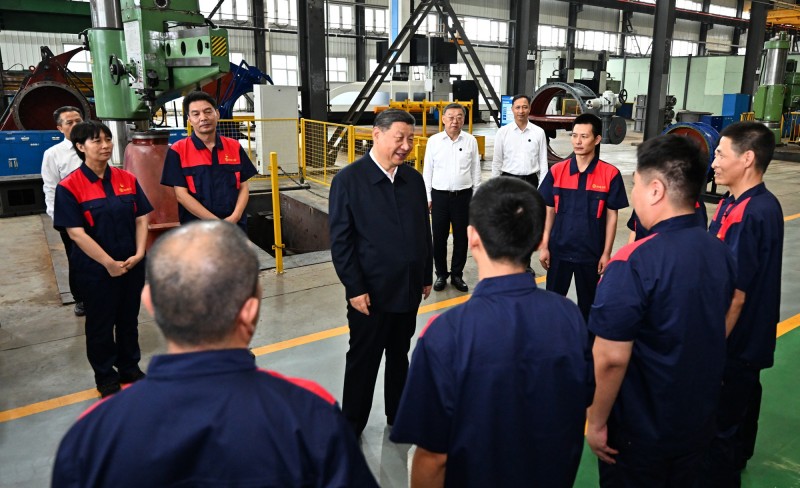 Ο Σι Τζινπίνγκ επιθεωρεί κατασκευαστική εταιρεία στο Σανσί