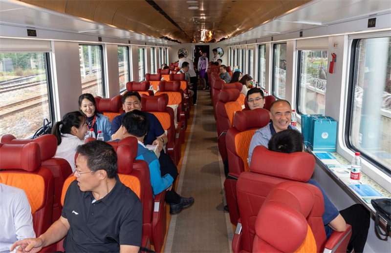 Το πρώτο τρένο περιήγησης στην περιοχή Πεκίνου-Τιεντζίν-Χεμπέι αναχωρεί από το Πεκίνο
