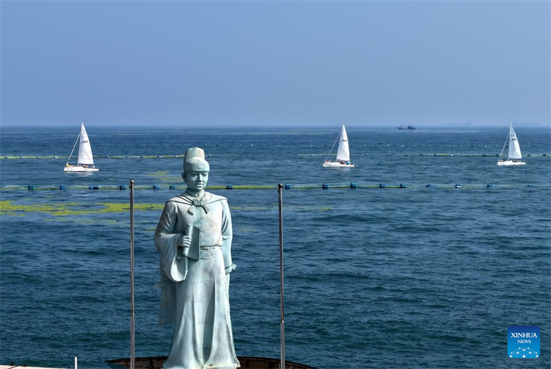 Κρουαζιερόπλοη εκδήλωση στην πόλη Τσινγκτάο για τον εορτασμό της 20ής επετείου της καθιέρωσης της Ημέρας της Θάλασσας της Κίνας
