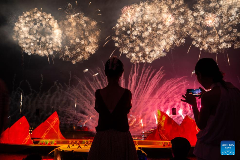 Δημιουργική επίδειξη πυροτεχνημάτων στην 