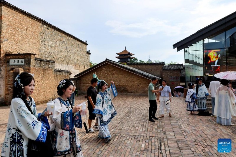 Η παλιά συνοικία στην επαρχία Τζιανγκσί της Κίνας μετατρέπεται σε ακμάζον κέντρο πολιτιστικής καινοτομίας και τουρισμού