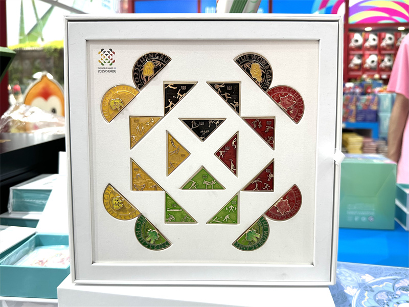 Οι μασκότ «Σου Μπαο» και «Τζιν Ζάι» σας στέλνουν μια πρόσκληση για τους Παγκόσμιους Αγώνες της πόλης Τσενγκντού