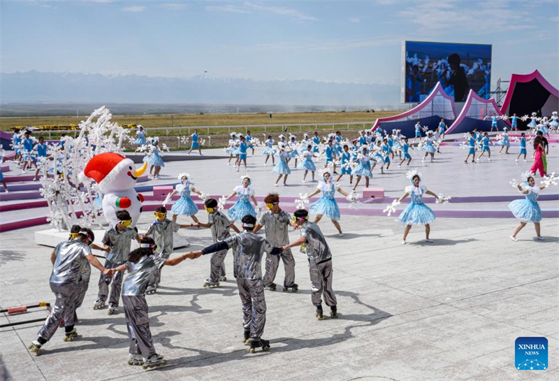 Παραστάσεις και ιππική επίδειξη πραγματοποιούνται κατά τη διάρκεια του φεστιβάλ τουρισμού στην επαρχία Σιντζιάνγκ