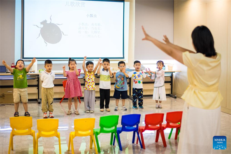 Τα παιδιά απολαμβάνουν διάφορες δραστηριότητες στα κέντρα κοινοτικών υπηρεσιών