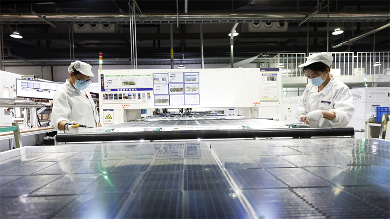 Επαρχία Τζιανγκσού: Οι εταιρείες φωτοβολταϊκών επιταχύνουν την παραγωγή για την εκτέλεση παραγγελιών