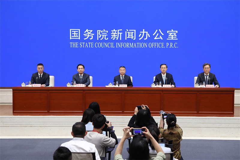 Το Γραφείο Πληροφοριών του Κρατικού Συμβουλίου της Κίνας πραγματοποίησε συνέντευξη Τύπου σχετικά με τα επιτεύγματα της χώρας στη φορολογική μεταρρύθμιση και ανάπτυξη κατά τη διάρκεια της 14ης πενταετούς περιόδου (2021-2025), Πεκίνο, 28 Ιουλίου 2025. (Φωτογραφία / Xinhua)