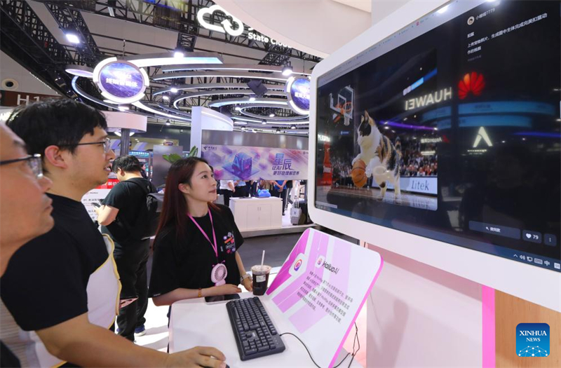 Το Παγκόσμιο Συνέδριο Τεχνητής Νοημοσύνης για το 2025 παρουσιάζει ποικίλα σενάρια εφαρμογής της Τεχνητής Νοημοσύνης