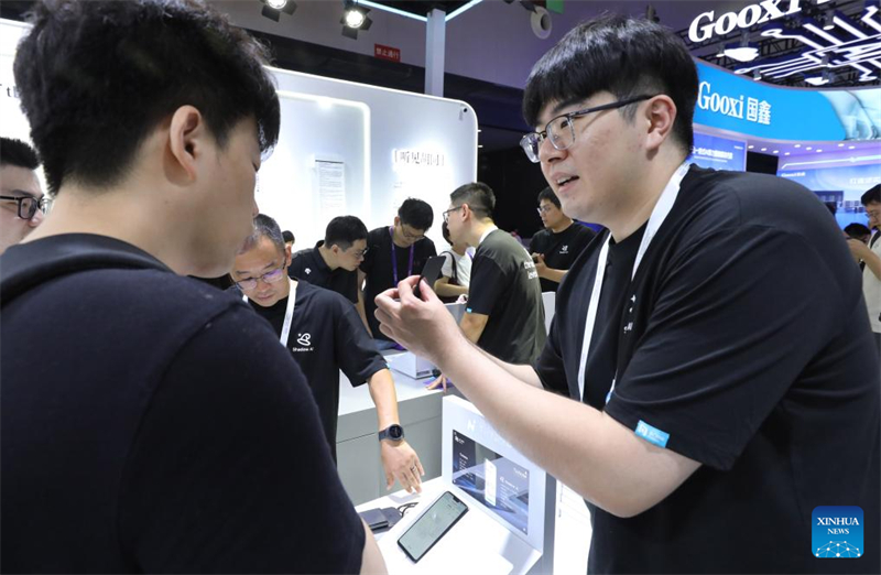 Το Παγκόσμιο Συνέδριο Τεχνητής Νοημοσύνης για το 2025 παρουσιάζει ποικίλα σενάρια εφαρμογής της Τεχνητής Νοημοσύνης