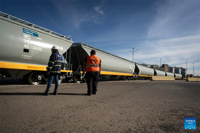 Τα κινεζικής κατασκευής βαγόνια σιτηρών φτάνουν στο Μπουένος Άιρες