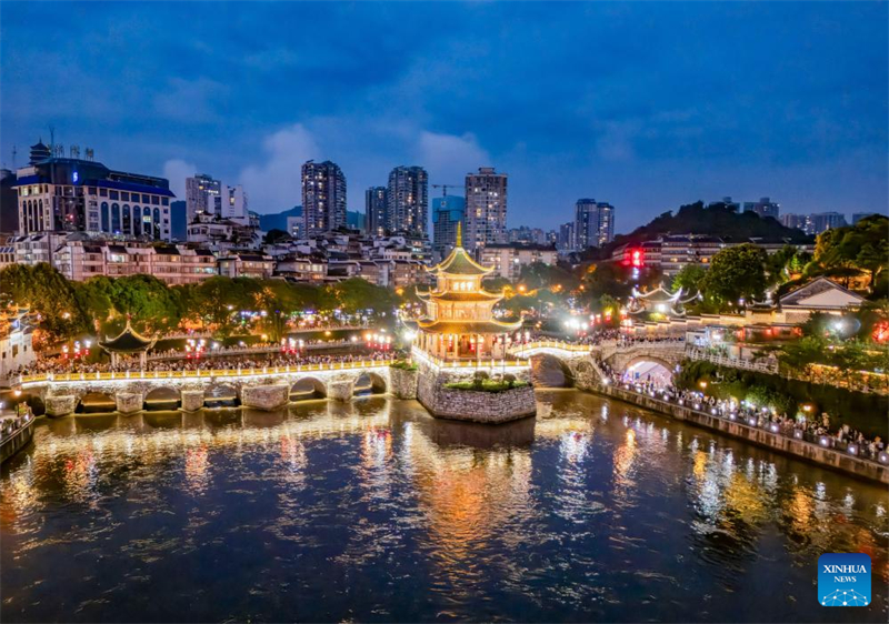 Η επαρχία Γκουεϊτζόου προσελκύει τουρίστες κατά τη διάρκεια της θερινής περιόδου ταξιδιωτικής αιχμής