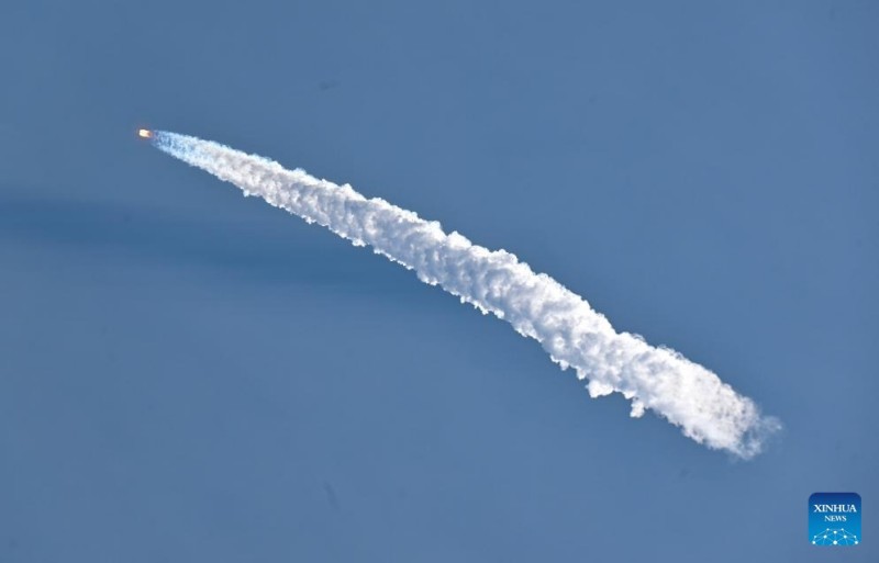 Η Κίνα εκτόξευσε νέα ομάδα δορυφόρων διαδικτύου