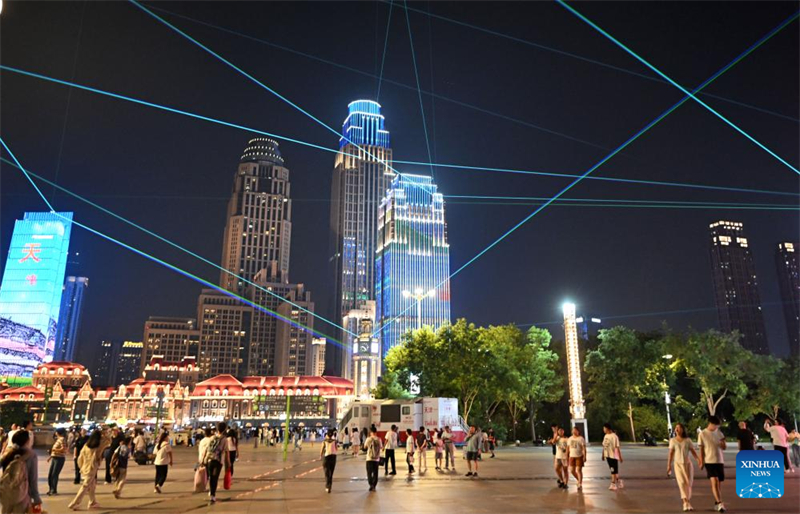 Νυχτερινή θέα στον ποταμό Χαϊχέ στον Δημο Τιεντζίν