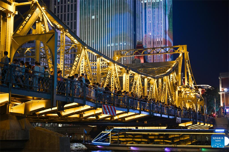 Νυχτερινή θέα στον ποταμό Χαϊχέ στον Δημο Τιεντζίν